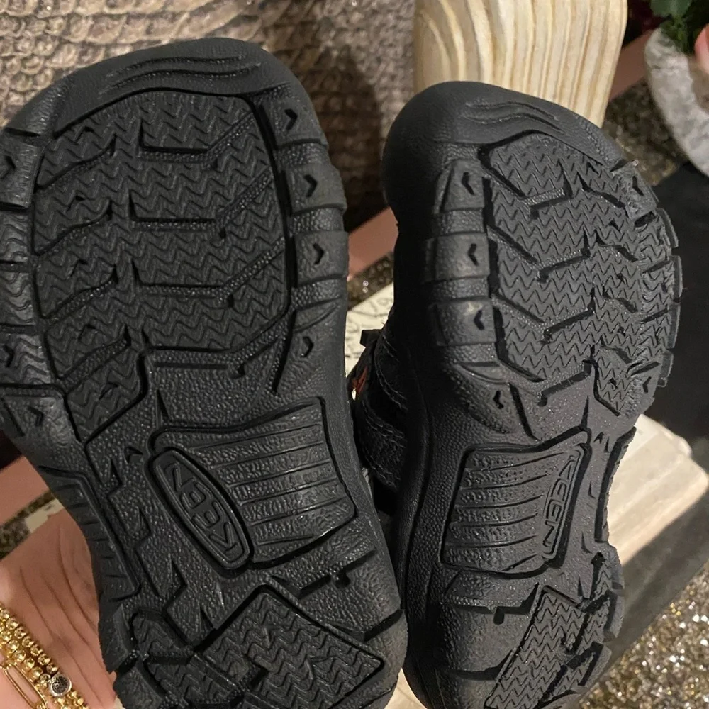 Keen Newport H2 - Stlgry/blk. NWOT